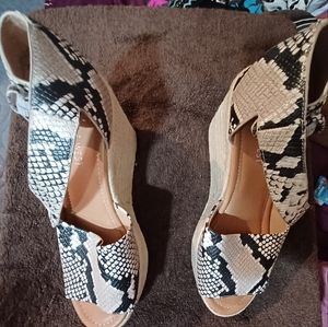 Ladies size 8 snake skin looking Wedge Shoes casual or dressy